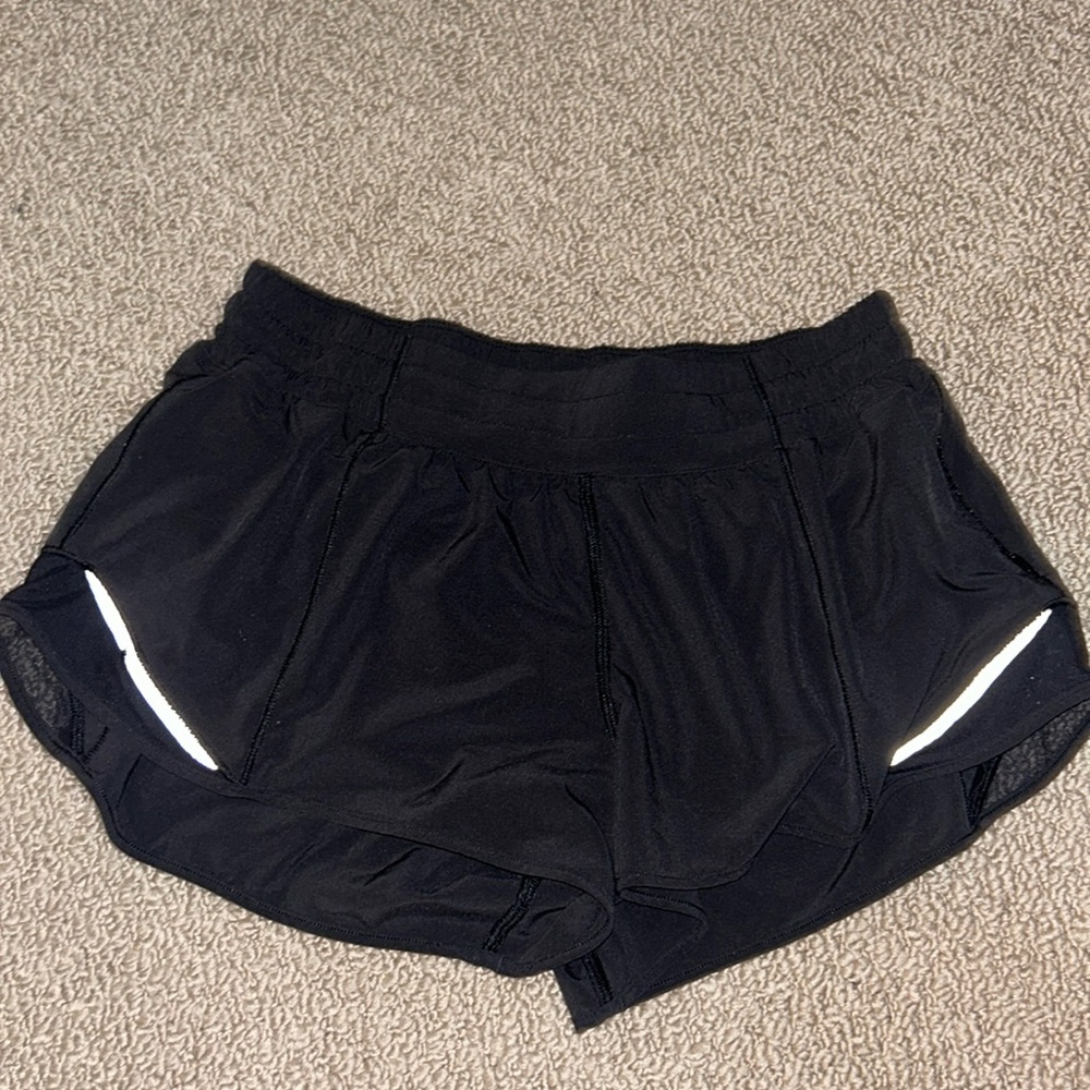 Lululemon hotty hot short 2.5”